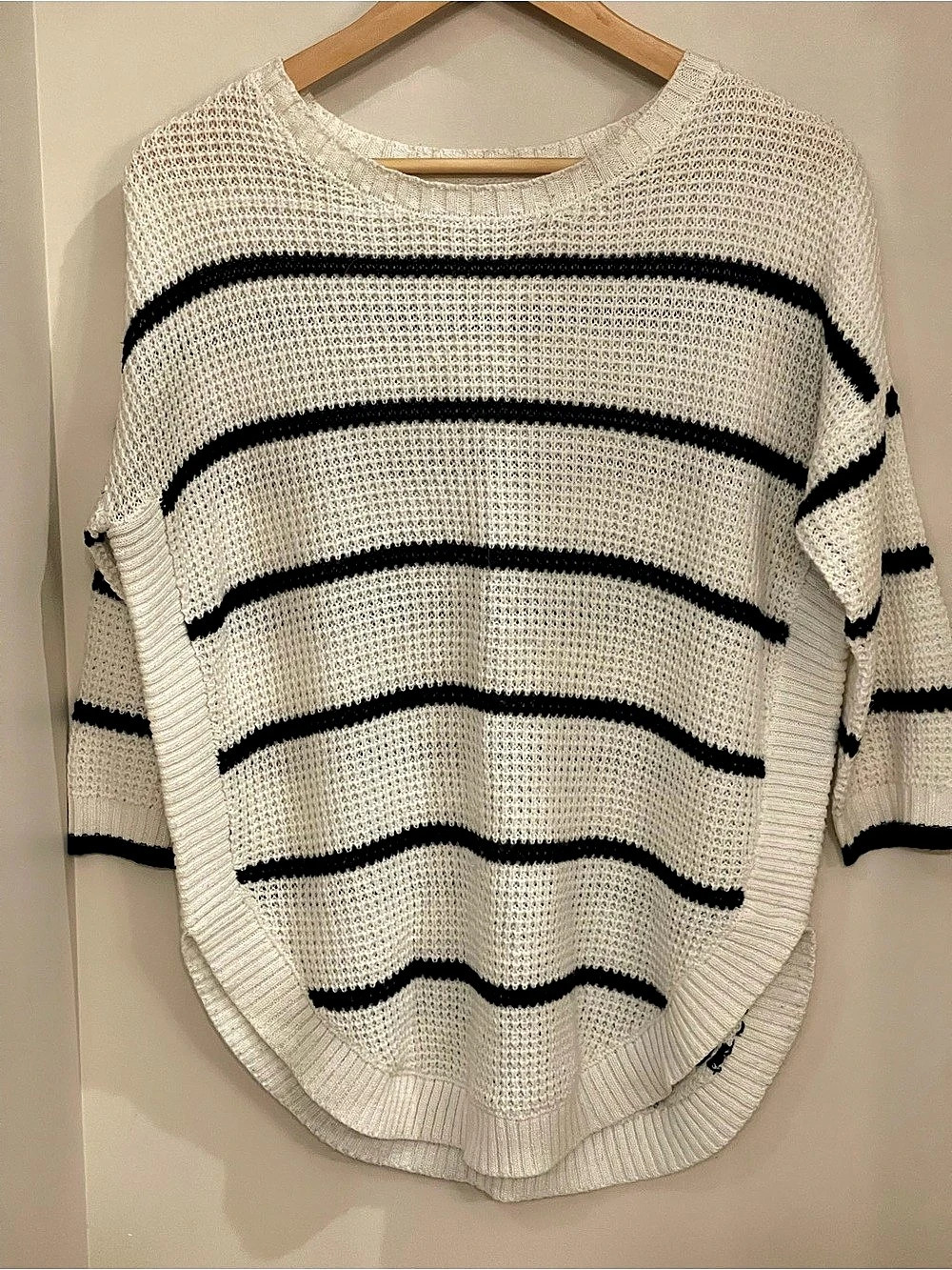Dex Striped Waffle Knit Curved Hem Sweater White & Black Small